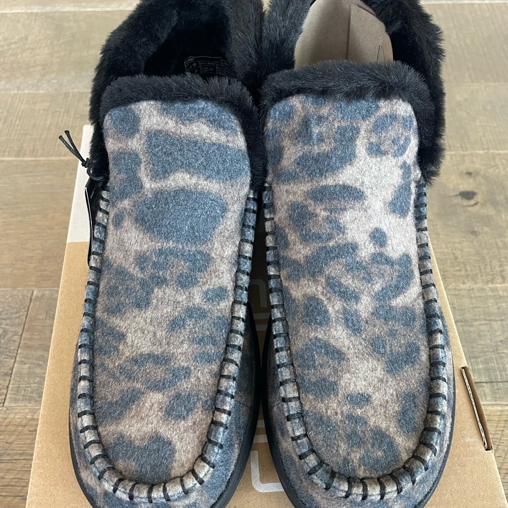 Hey Dude Denny Leo Nut Shoes (damaged box) - Picture 3 of 4